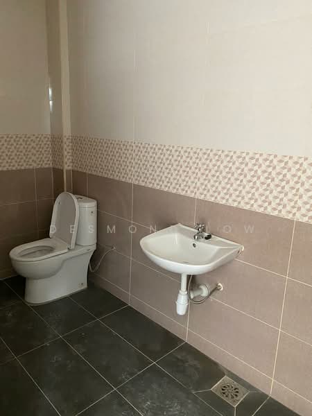 Pejabat untuk Disewa di Brickfields (Kuala Lumpur) - Desmond Low - Bathroom - PropertyGuru.com.my