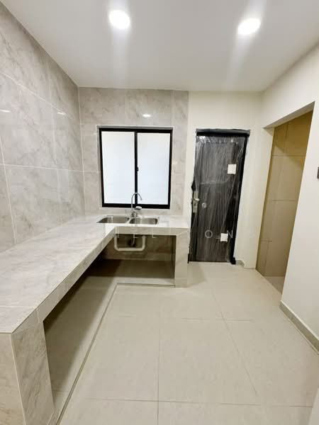 Rumah Teres 2 Tingkat untuk Dijual di Kota Masai (Pasir Gudang) - Daniel Yong - Kitchen - PropertyGuru.com.my