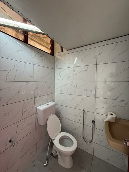 Apartment for Rent at Pangsapuri KTMB Bangsar Utama - Dante Leong Zhenwen - Bathroom - PropertyGuru.com.my