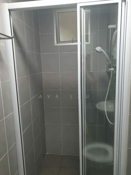 Servis Apartment untuk Disewa di Savanna Executive Suite @ Southville City - Ava Lau - Bathroom - PropertyGuru.com.my