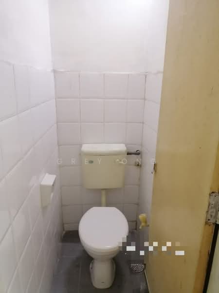 Apartment for Rent at Desa Idaman 2 Shop Apartment - Grey Ong - Bathroom - PropertyGuru.com.my