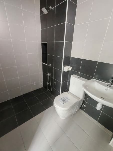 Rumah Teres 2-Tingkat untuk Dijual di Bandar Tiram (Ulu Tiram) - Terry Tan - Bathroom - PropertyGuru.com.my