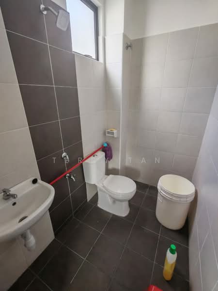 Rumah Teres 2-Tingkat untuk Dijual di Bandar Tiram (Ulu Tiram) - Terry Tan - Bathroom - PropertyGuru.com.my