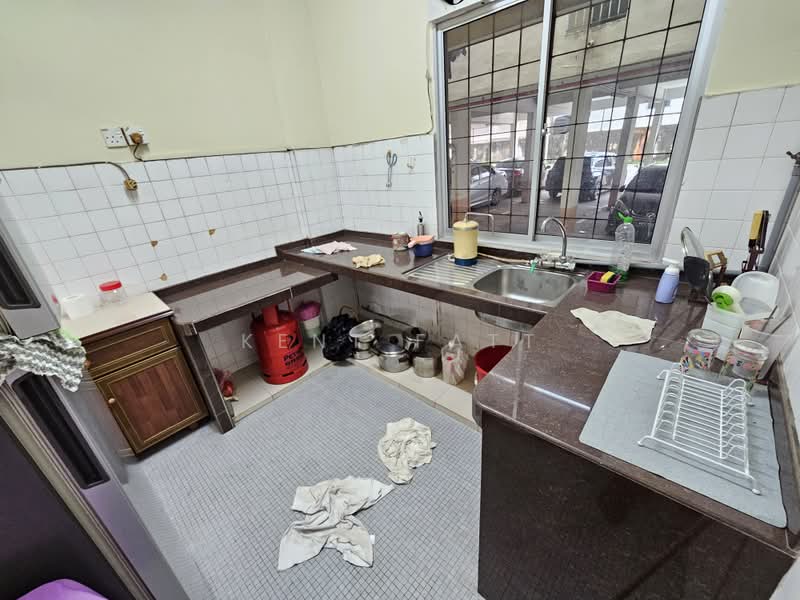 Apartment for Sale at Taman Castlefield - Kent Fatt - Kitchen - PropertyGuru.com.my