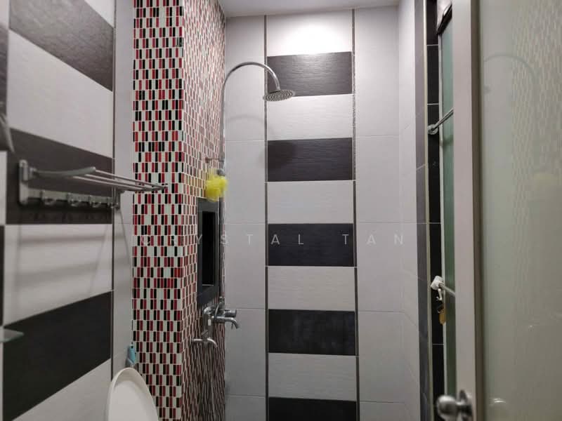 Rumah Berkembar untuk Dijual di Taman Sutera Utama (Skudai) - Crystal Tan - Bathroom - PropertyGuru.com.my