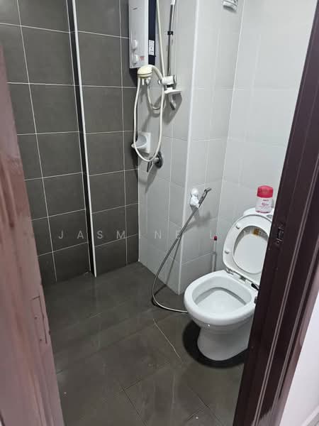 Pangsapuri untuk Disewa di Bayu Marina - Jasmine Lim - Bathroom - PropertyGuru.com.my