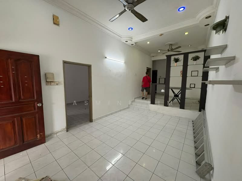 Pangsapuri untuk Disewa di Bayu Marina - Jasmine Lim - Living Room - PropertyGuru.com.my
