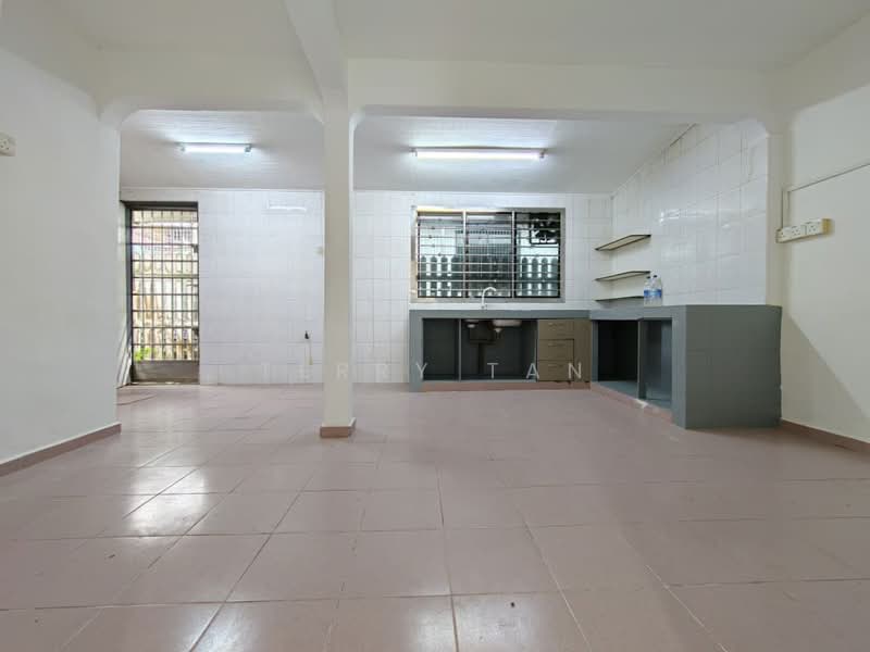 Rumah Teres 1 Tingkat untuk Dijual di Taman Skudai Baru (Skudai) - Terry Tan - Kitchen - PropertyGuru.com.my