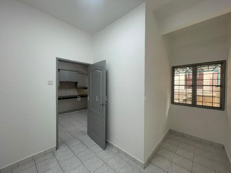2-storey Terraced House for Rent in Bukit Rahman Putra (Sungai Buloh) - Bill Lim - Kitchen - PropertyGuru.com.my
