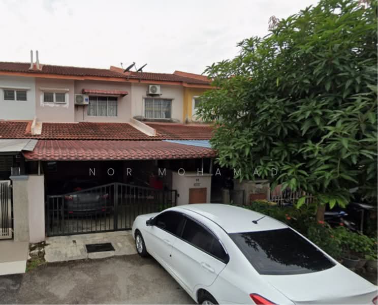 Rumah Teres 2 Tingkat untuk Dijual di Bandar Saujana Putra (Tanjong Duabelas) - Nor Mohamad - Exterior - PropertyGuru.com.my