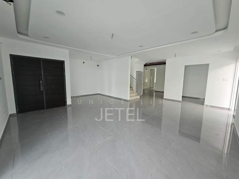 Rumah Berkembar untuk Dijual di Canary Garden (Klang) - Eunice Lim - Living Room - PropertyGuru.com.my