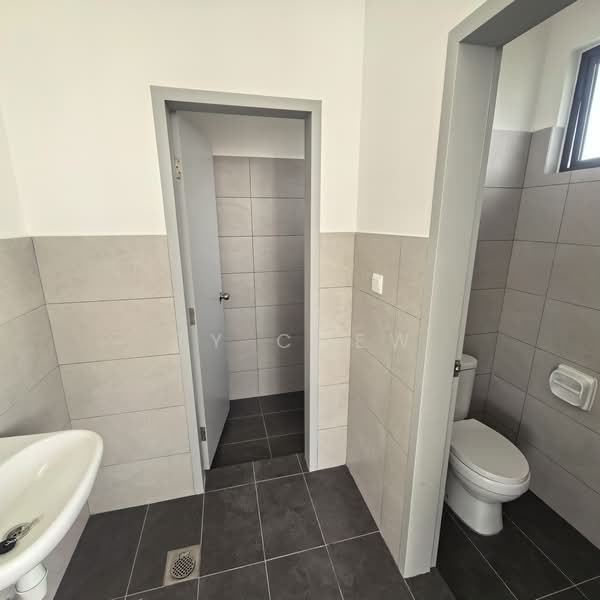 Shop / Office for Rent in Bandar Tropicana Aman (Telok Panglima Garang) - TY Chew - Bathroom - PropertyGuru.com.my