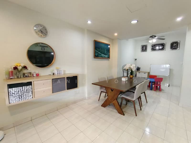 Rumah Teres 2 Tingkat untuk Dijual di Bandar Putra (Kulai) - Daniel Yong - Dining Room - PropertyGuru.com.my