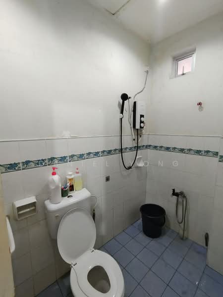 Rumah Teres 2 Tingkat untuk Dijual di Bandar Putra (Kulai) - Daniel Yong - Bathroom - PropertyGuru.com.my