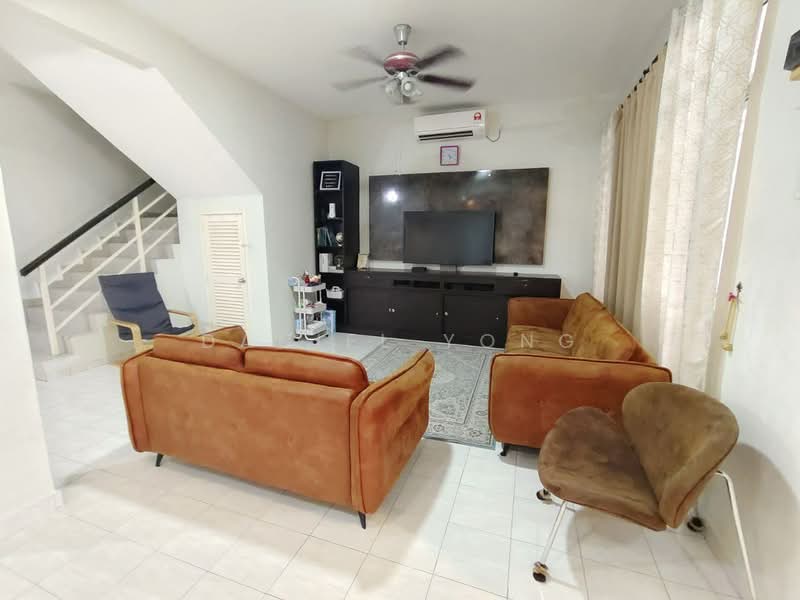 Rumah Teres 2 Tingkat untuk Dijual di Bandar Putra (Kulai) - Daniel Yong - Living Room - PropertyGuru.com.my