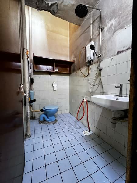 Rumah Teres 2 Tingkat untuk Dijual di Taman Klang Utama (Kapar) - TY Chew - Bathroom - PropertyGuru.com.my