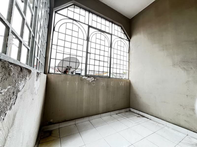 Rumah Teres 2 Tingkat untuk Dijual di Taman Klang Utama (Kapar) - TY Chew - Balcony - PropertyGuru.com.my