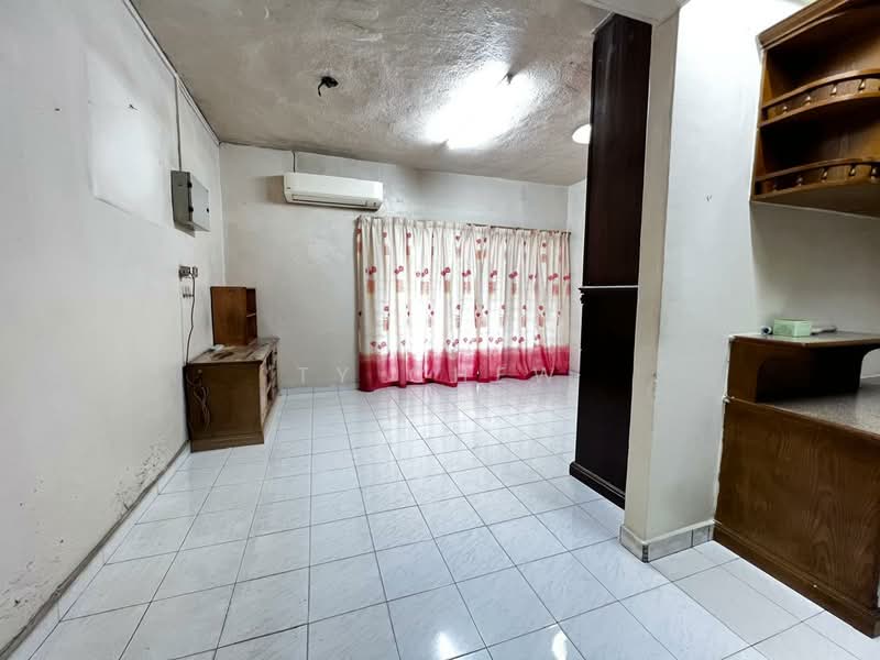 Rumah Teres 2 Tingkat untuk Dijual di Taman Klang Utama (Kapar) - TY Chew - Living Room - PropertyGuru.com.my