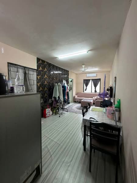 Rumah Flat untuk Dijual di Sanctuary Court - Aswad . - Living Room - PropertyGuru.com.my
