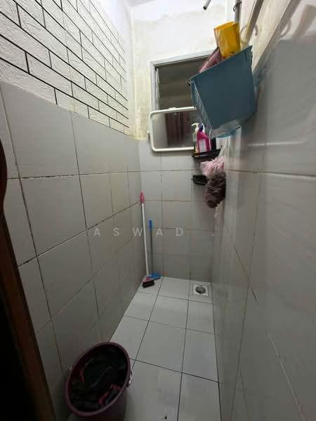 Rumah Flat untuk Dijual di Sanctuary Court - Aswad . - Bathroom - PropertyGuru.com.my