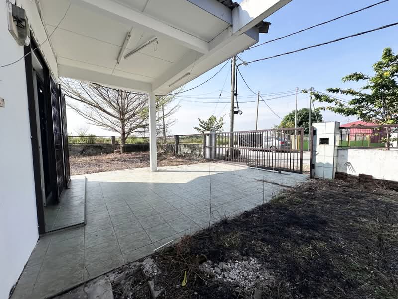 1-storey Terraced House for Sale in Kampar (Perak) - Kevin Chai - Car Porch - PropertyGuru.com.my