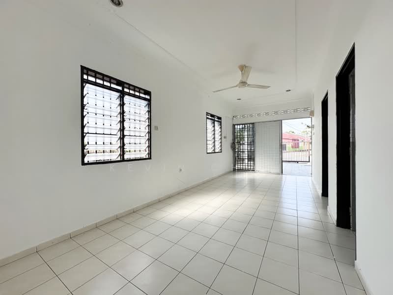 1-storey Terraced House for Sale in Kampar (Perak) - Kevin Chai - Living Room - PropertyGuru.com.my