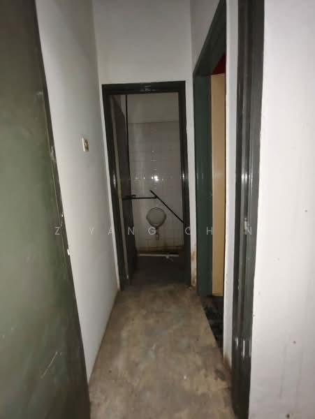 Shop / Office for Rent in Bandar Pinggiran Subang (Shah Alam) - Ziyang Chen - Corridor - PropertyGuru.com.my