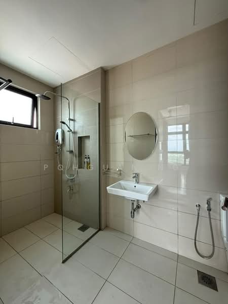 Service Residence for Sale at Paradigm Residence - Pohguan Ng - Bathroom - PropertyGuru.com.my