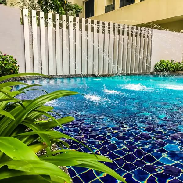 Servis Apartment untuk Dijual di Ramada Meridin - Dexter Lim - Pool - PropertyGuru.com.my