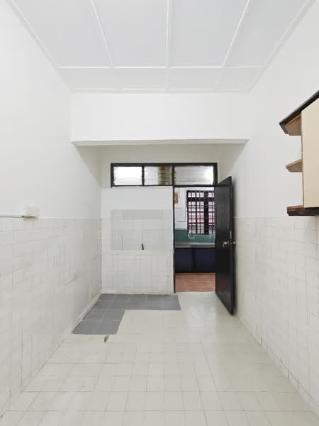 Rumah Teres 1 Tingkat untuk Disewa di Taman Molek (Johor Bahru) - Stella Chia - Kitchen - PropertyGuru.com.my