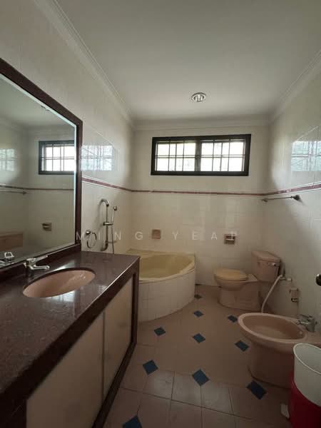Banglo Komersial untuk Disewa di Bukit Kesenangan (Johor Bahru) - Ming Yeap - Bathroom - PropertyGuru.com.my