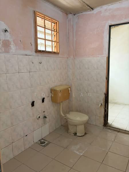 Rumah Teres 2 Tingkat untuk Dijual di Taman Tun Teja (Rawang) - Tony Lau - Bathroom - PropertyGuru.com.my