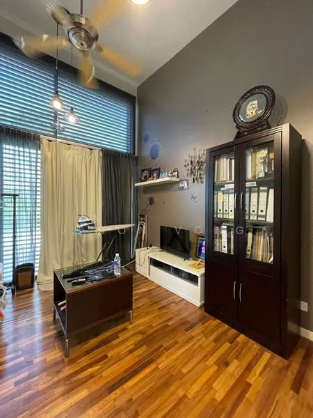 Rumah Teres 3 Tingkat untuk Dijual di Lake Fields (Sungai Besi) - Jason Vong - Master bedroom - designated study area - PropertyGuru.com.my