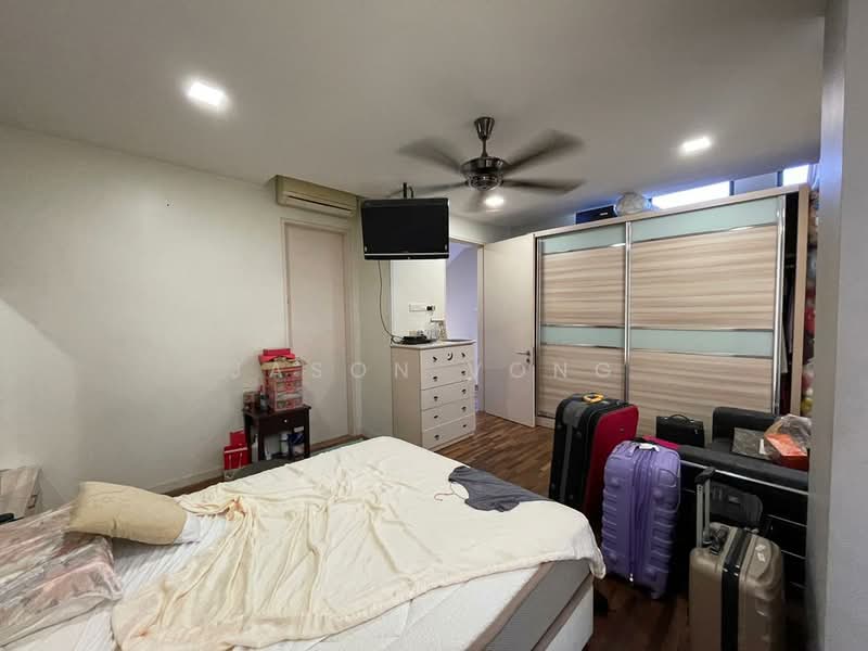 Rumah Teres 3 Tingkat untuk Dijual di Lake Fields (Sungai Besi) - Jason Vong - Bedroom 1 - PropertyGuru.com.my
