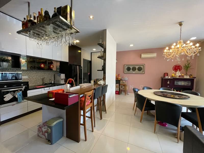 Rumah Teres 3 Tingkat untuk Dijual di Lake Fields (Sungai Besi) - Jason Vong - Breakfast counter & dining area - PropertyGuru.com.my