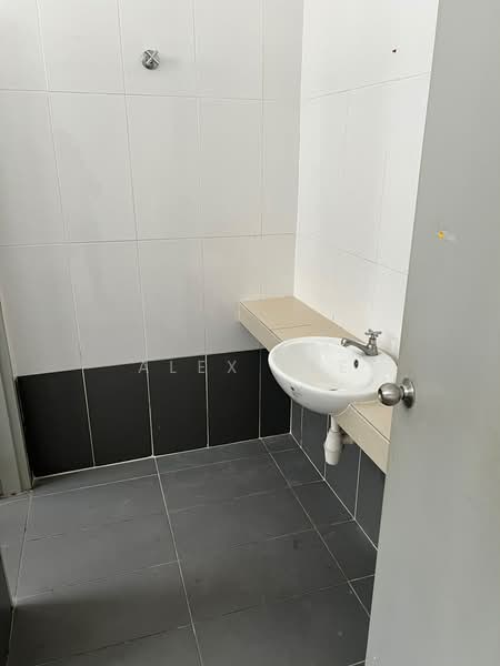Kedai / Pejabat untuk Disewa di Sungai Buloh (Selangor) - Alex Lee - Bathroom - PropertyGuru.com.my