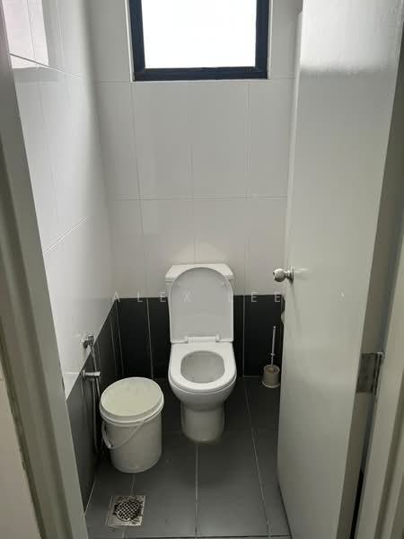 Kedai / Pejabat untuk Disewa di Sungai Buloh (Selangor) - Alex Lee - Bathroom - PropertyGuru.com.my