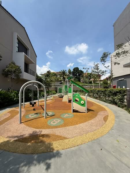 Rumah Teres 3 Tingkat untuk Dijual di Taman Bukit Serdang (Seri Kembangan) - Ray Chong - Exterior - PropertyGuru.com.my