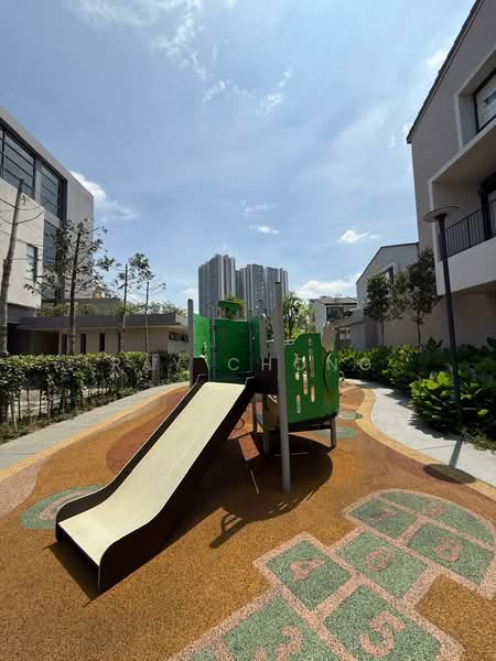 Rumah Teres 3 Tingkat untuk Dijual di Taman Bukit Serdang (Seri Kembangan) - Ray Chong - Exterior - PropertyGuru.com.my