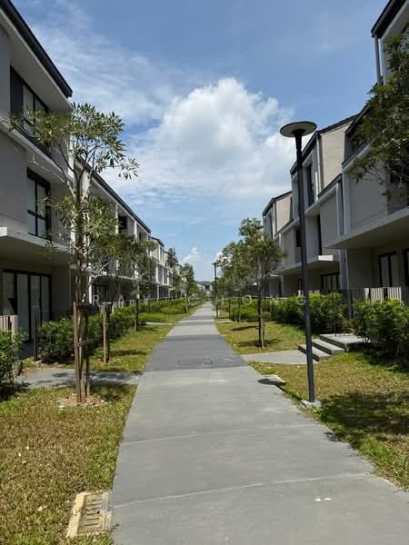 Rumah Teres 3 Tingkat untuk Dijual di Taman Bukit Serdang (Seri Kembangan) - Ray Chong - Exterior - PropertyGuru.com.my