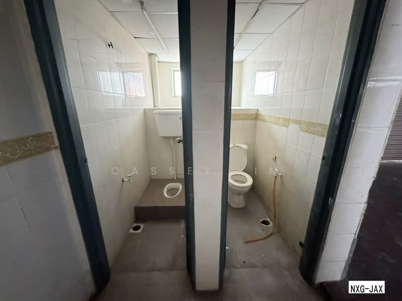 Shop for Rent in Klang (Selangor) - Cassey Lim - Bathroom - PropertyGuru.com.my