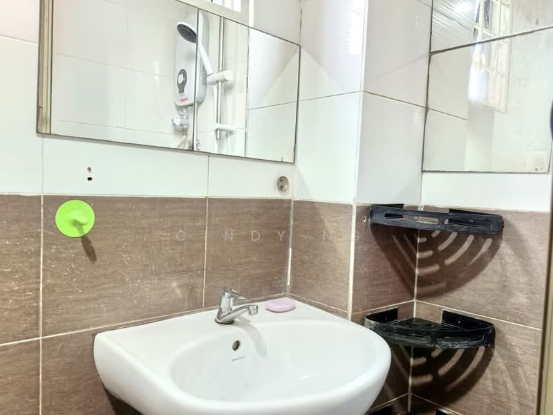Apartment for Rent at Subang Perdana Goodyear Court 10 - Cindy Ng - Bathroom - PropertyGuru.com.my