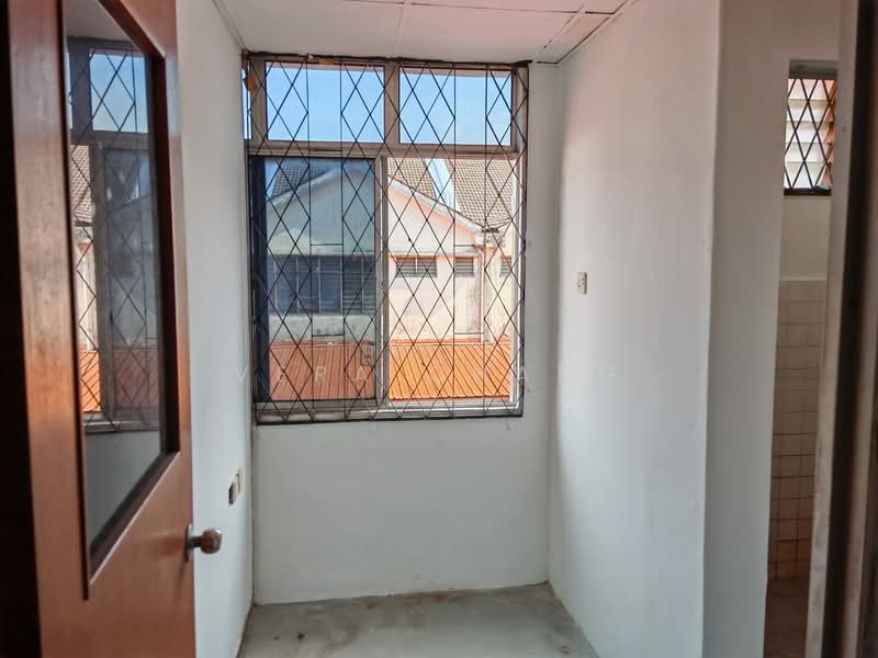 Shop / Office for Rent in Taman Molek (Johor Bahru) - Vera Chang - Interior - PropertyGuru.com.my