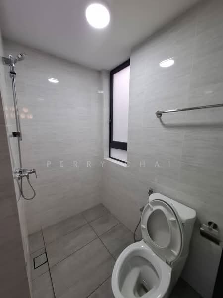 Servis Apartment untuk Disewa di Baron Residence @ Lake City - Perry Chai - Bathroom - PropertyGuru.com.my
