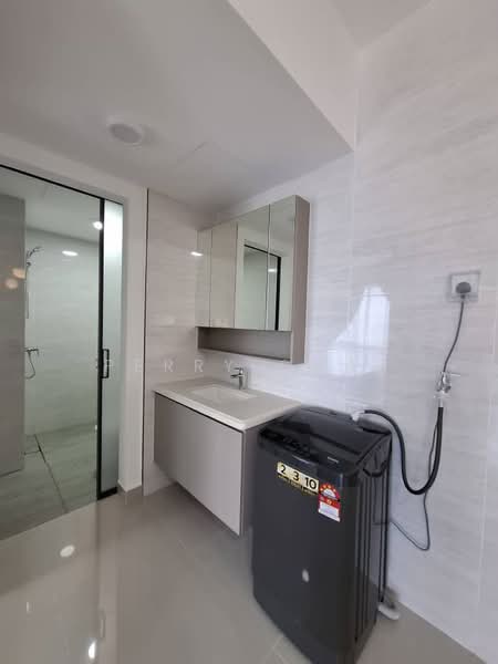 Servis Apartment untuk Disewa di Baron Residence @ Lake City - Perry Chai - Bathroom - PropertyGuru.com.my