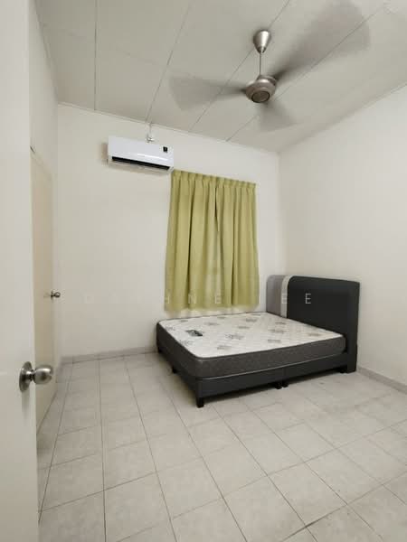 Rumah Teres untuk Disewa di Taman Desa Tebrau (Tebrau) - Daphne Lee - Bedroom - PropertyGuru.com.my
