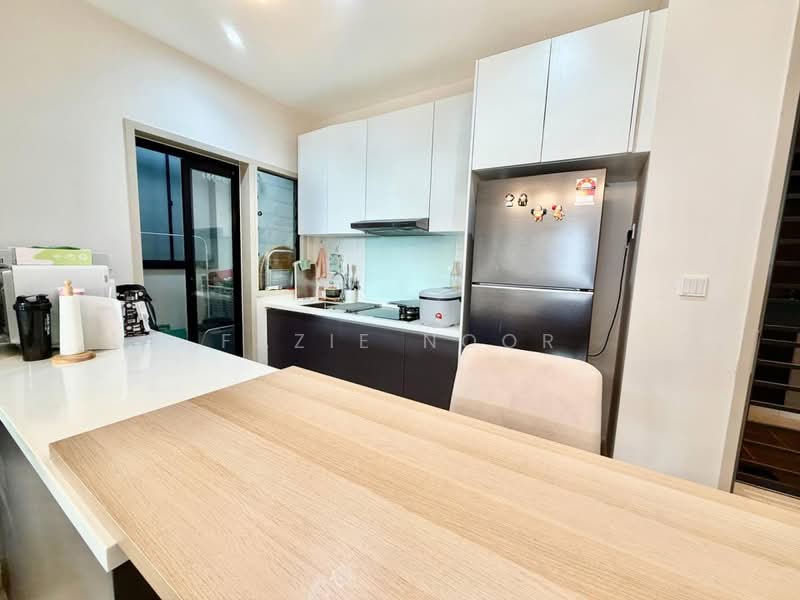 Servis Apartment untuk Dijual di E'Island Lake Haven - Fazie Noor - Kitchen - PropertyGuru.com.my