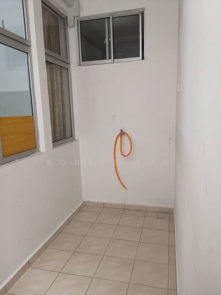Pangsapuri untuk Dijual di Molek Ria - Robbie Tan - Balcony - PropertyGuru.com.my