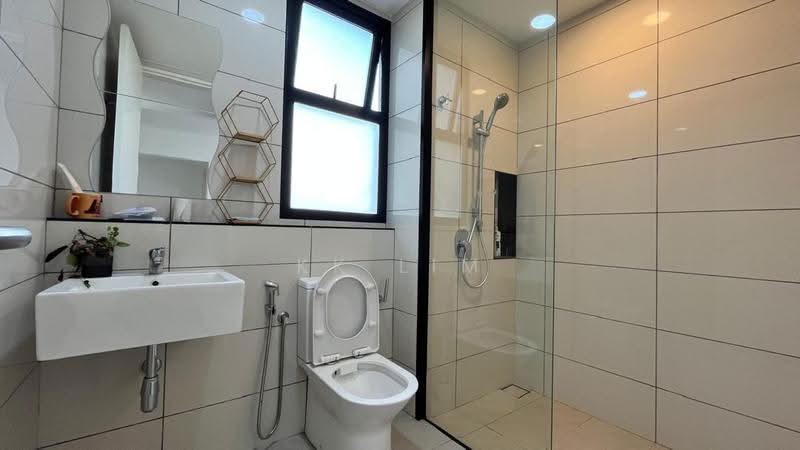 Kediaman Servis untuk Disewa di Duta Park Residences - KK Lim - Bathroom - PropertyGuru.com.my