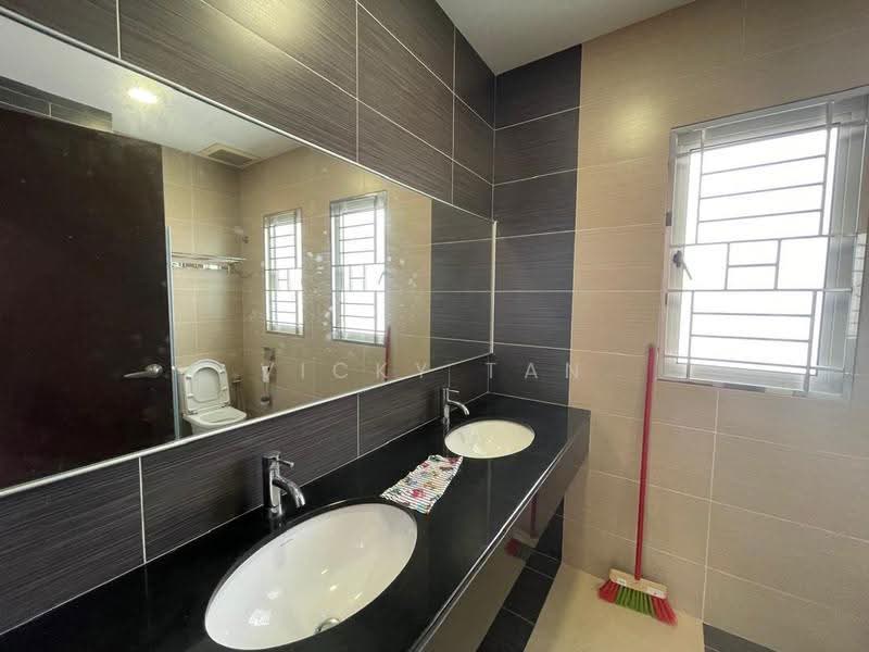 Semi-Detached House for Sale in Bandar Baru Selayang (Selayang) - Vicky Tan - Bathroom - PropertyGuru.com.my